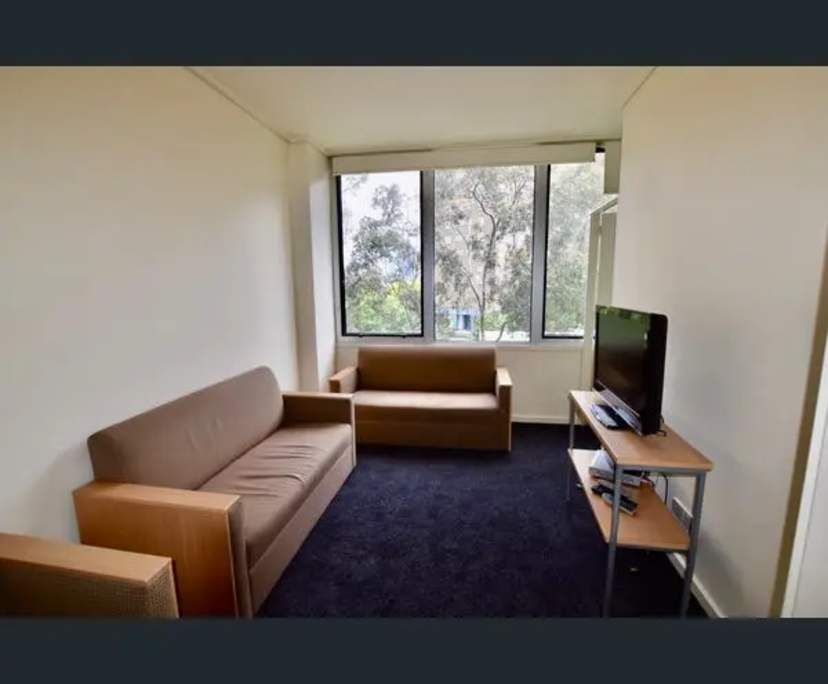 Furnished room in a flatshare