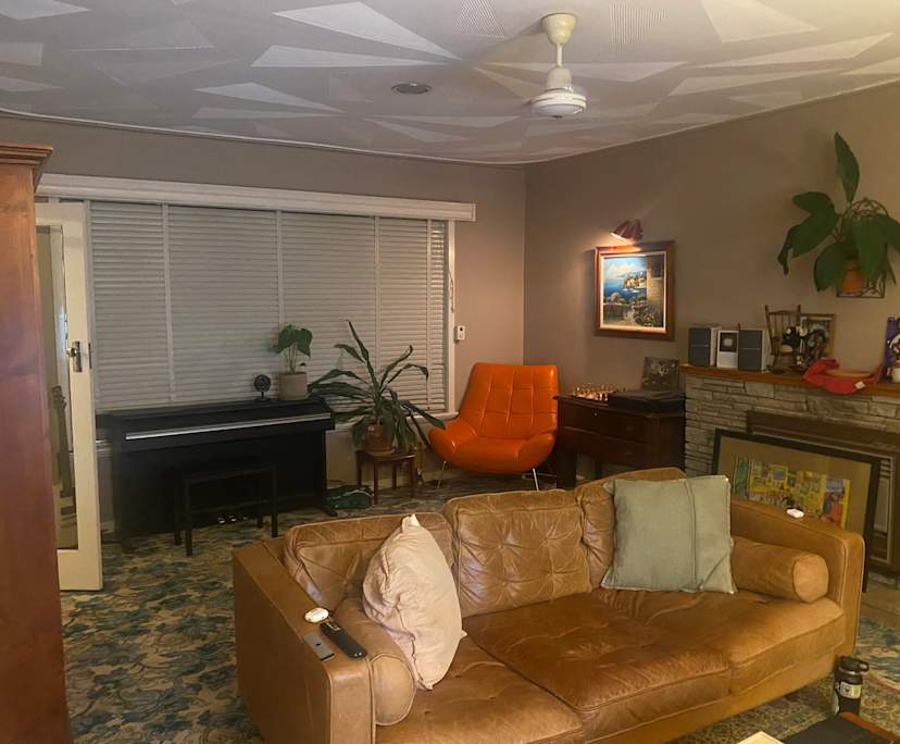 Room in a share house