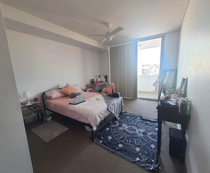 Furnished room with ensuite in a flatshare