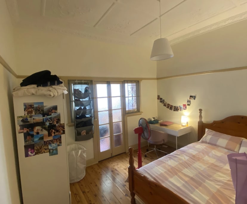 Furnished room in a flatshare