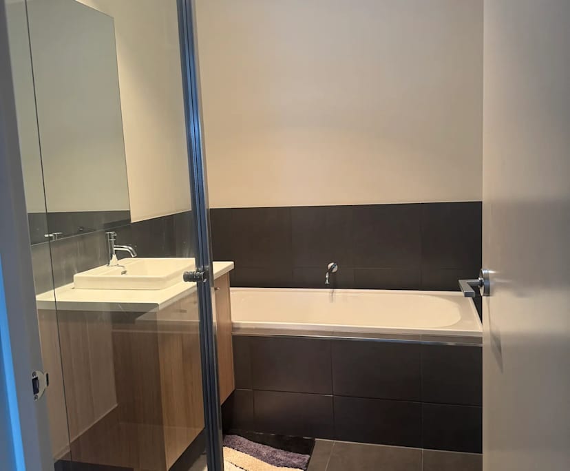 $200, Share-house, 3 bathrooms, Clyde North VIC 3978