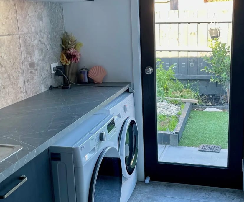 $325, Homestay, 4 bathrooms, Mulgrave VIC 3170