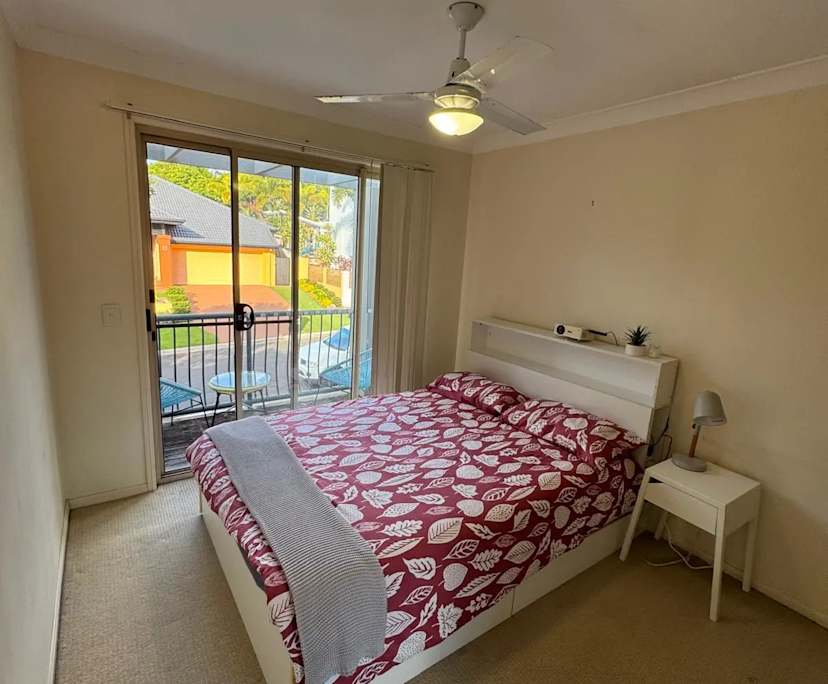 Furnished room in a flatshare