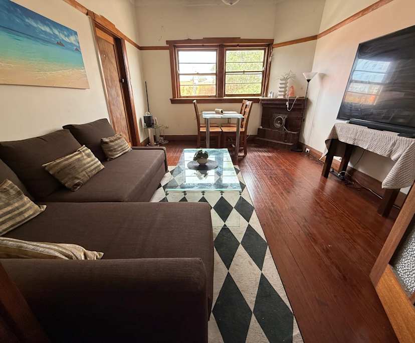 Furnished room in a flatshare