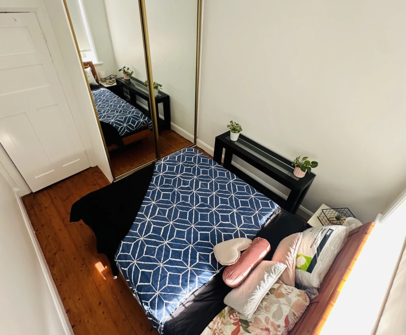 Furnished room in a flatshare