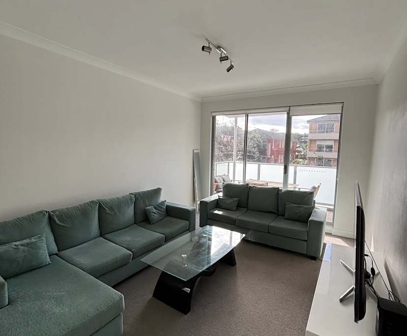 Unfurnished room in a flatshare