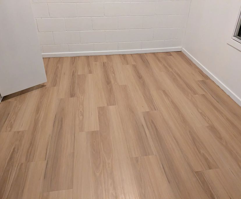 Unfurnished room in a flatshare