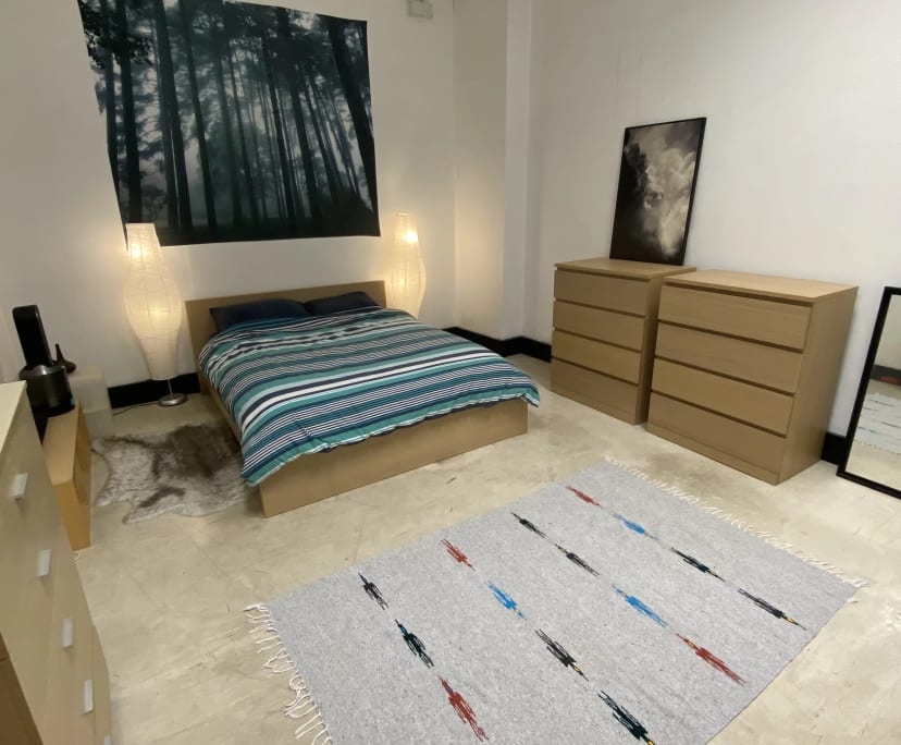 Furnished room in a flatshare