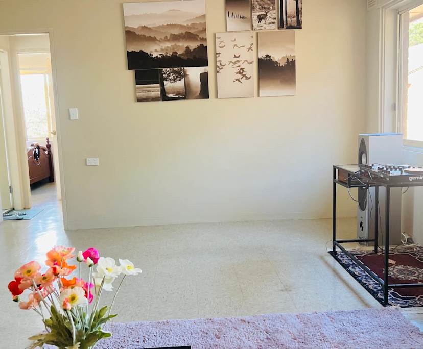 Furnished room in a flatshare