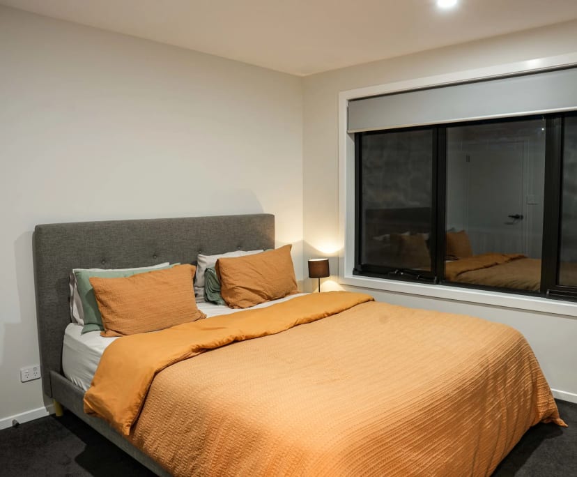 Furnished room with ensuite in a flatshare