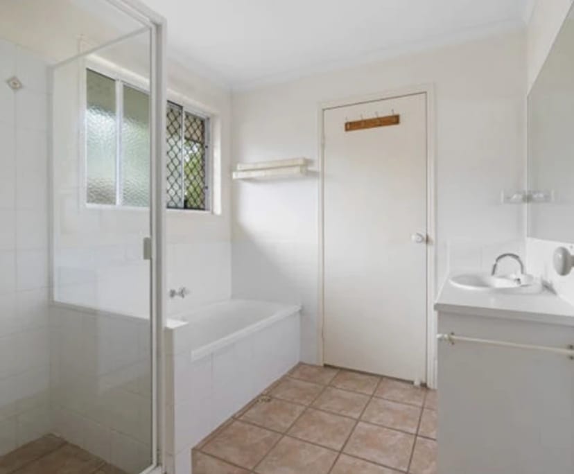 $250, Share-house, 3 bathrooms, Little Mountain QLD 4551