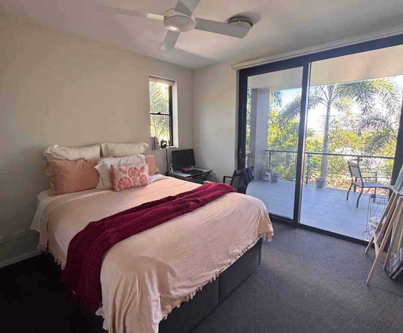 Furnished room with ensuite in a flatshare