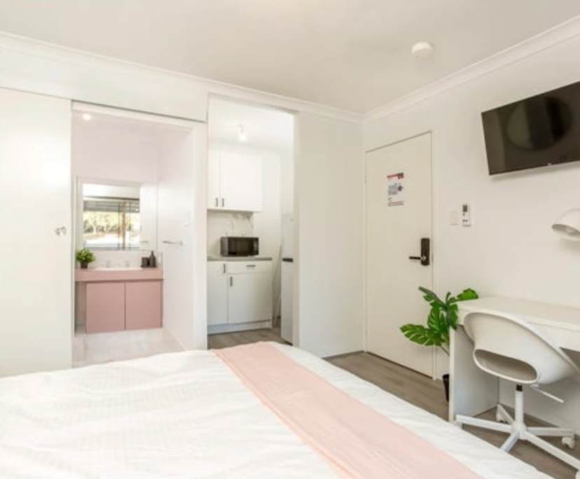 Furnished room with own bathroom