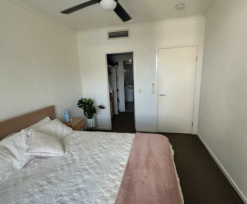 Furnished room with ensuite in a flatshare