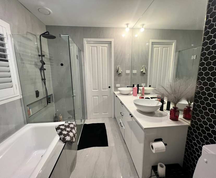 Room with ensuite in a share house