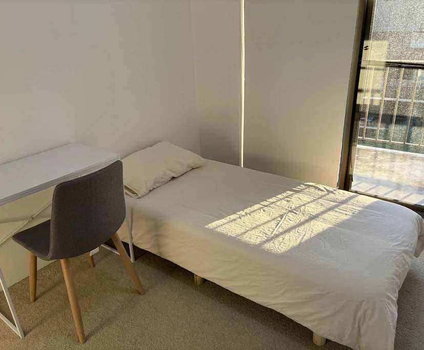 Furnished room in a flatshare
