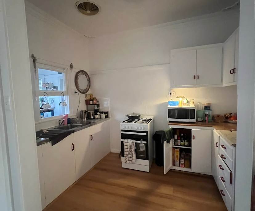 $1,300, Homestay, 2 bathrooms, Kingsgrove NSW 2208