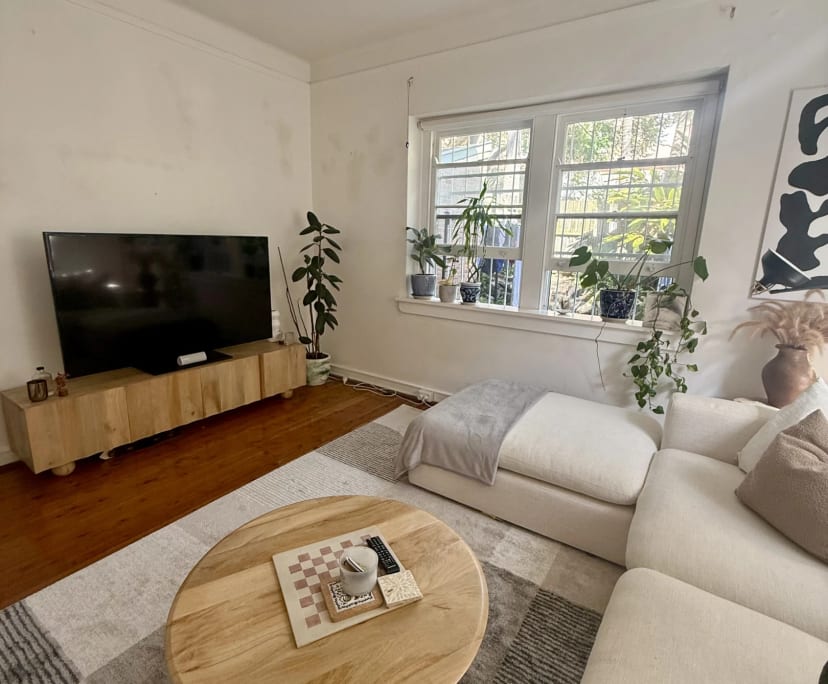 Whole property with 1 room for rent