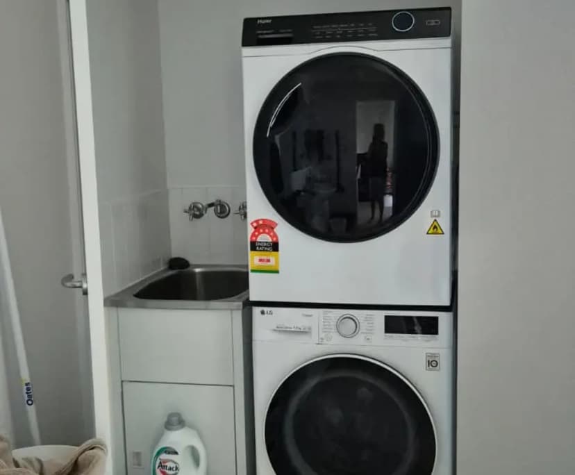 $400, Flatshare, 2 bathrooms, Indooroopilly QLD 4068