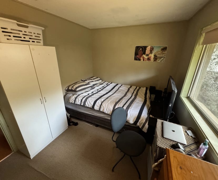Room in a share house
