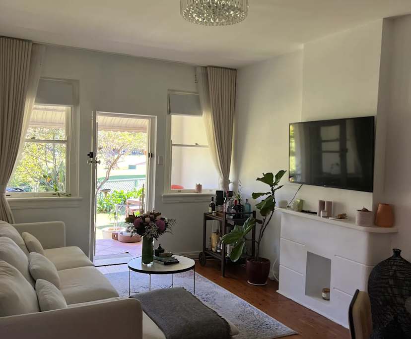 Furnished room in a flatshare