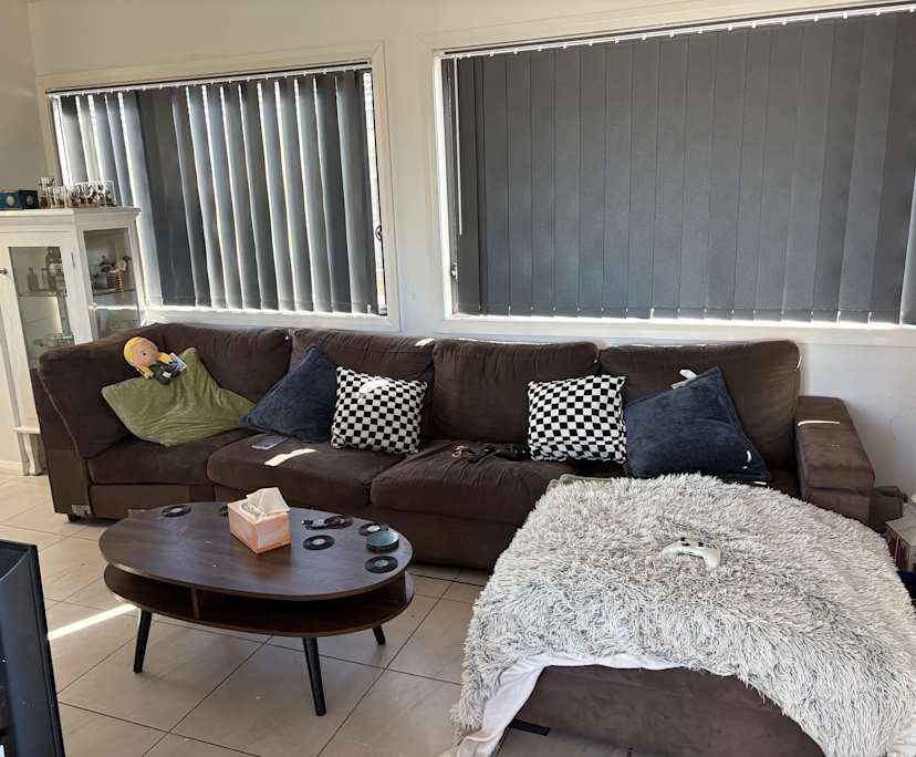 Unfurnished room in a flatshare