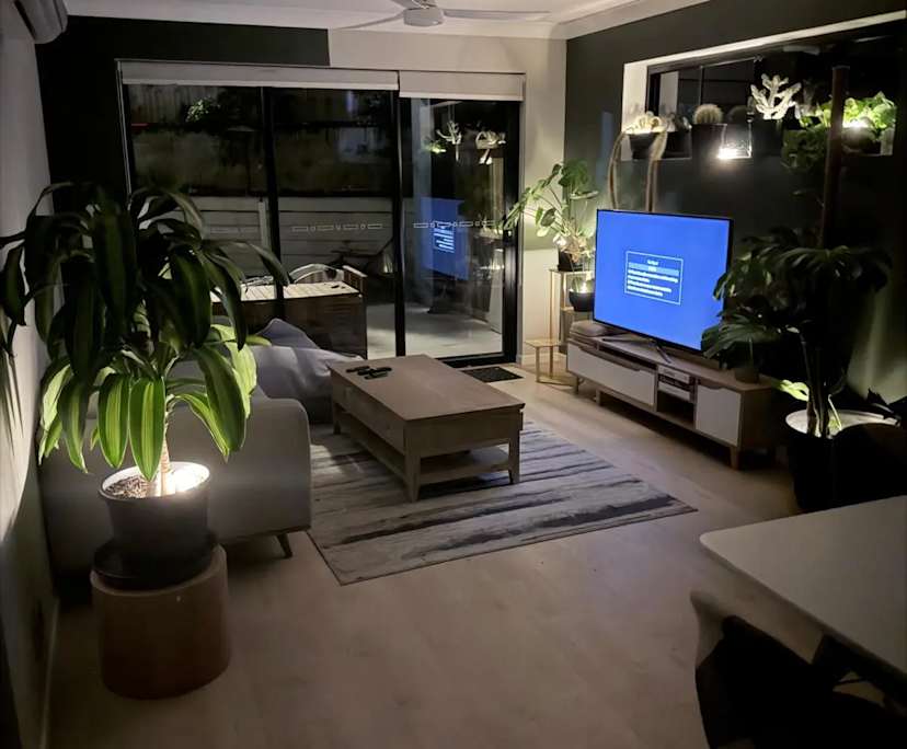 $350, Flatshare, 2 bathrooms, Holland Park West QLD 4121