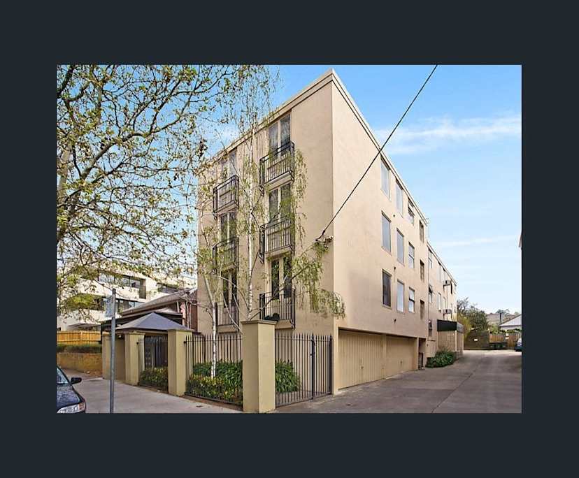 Unfurnished room in a flatshare