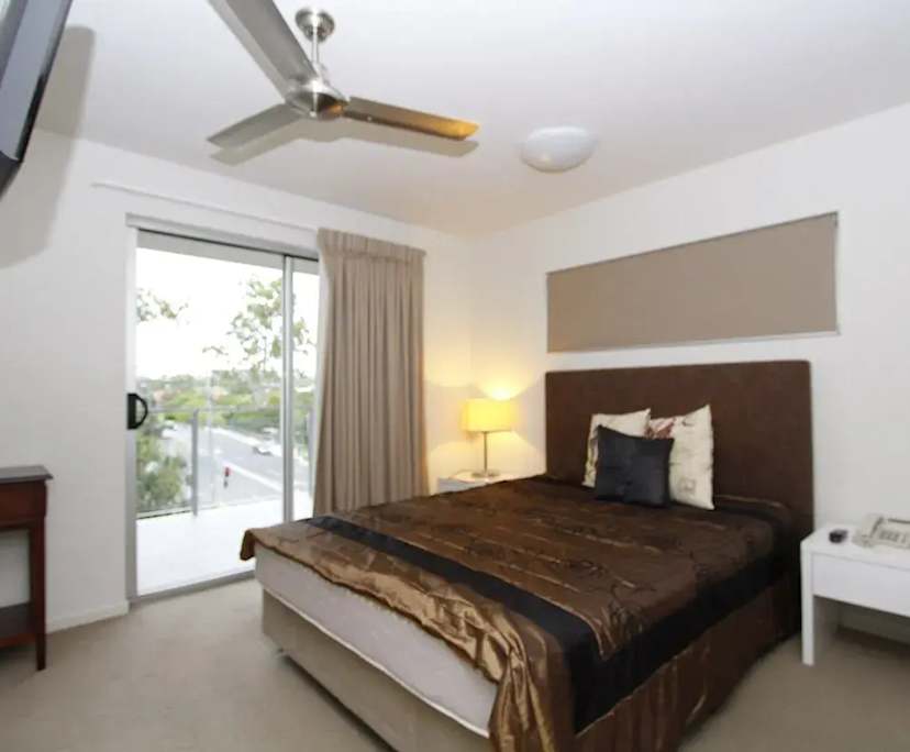 Furnished room with ensuite in a flatshare