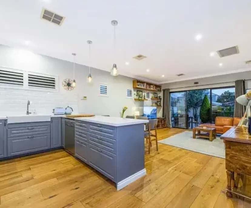 Room in a share house