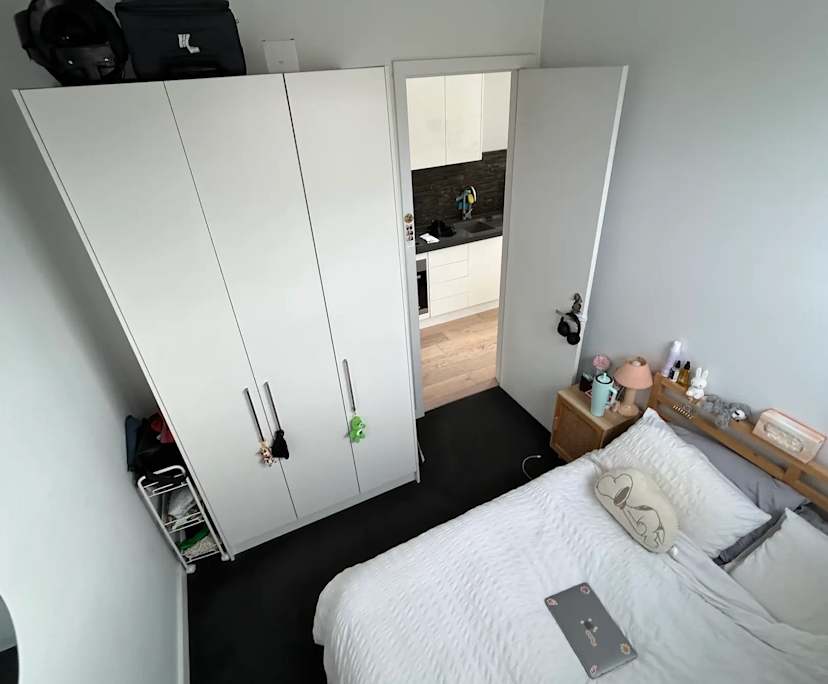 Unfurnished room in a flatshare