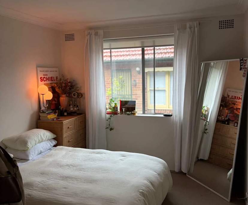 Furnished room in a flatshare