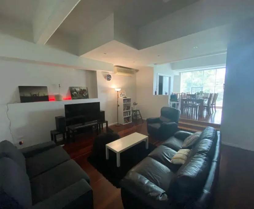 Unfurnished room with ensuite in a flatshare