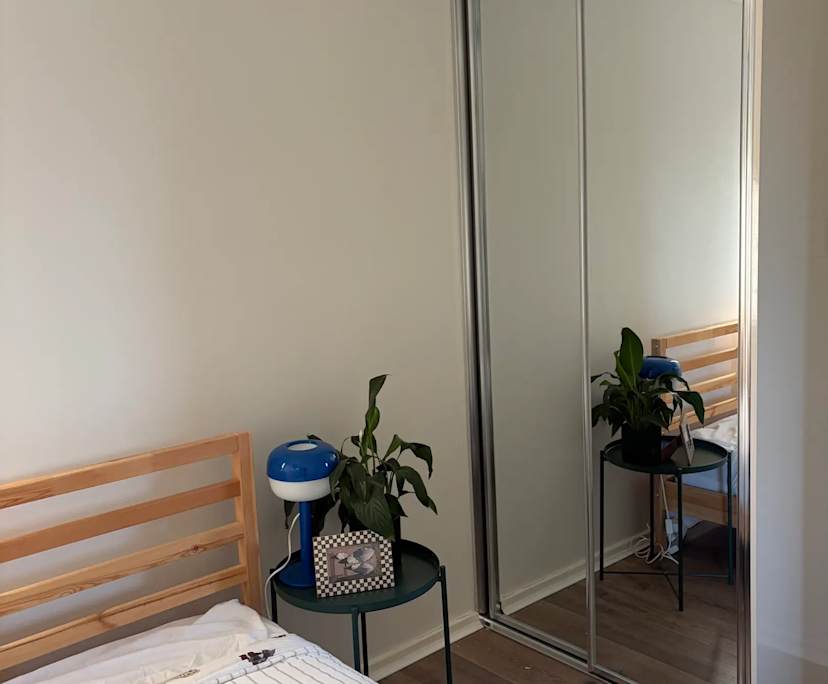 Furnished room in a flatshare