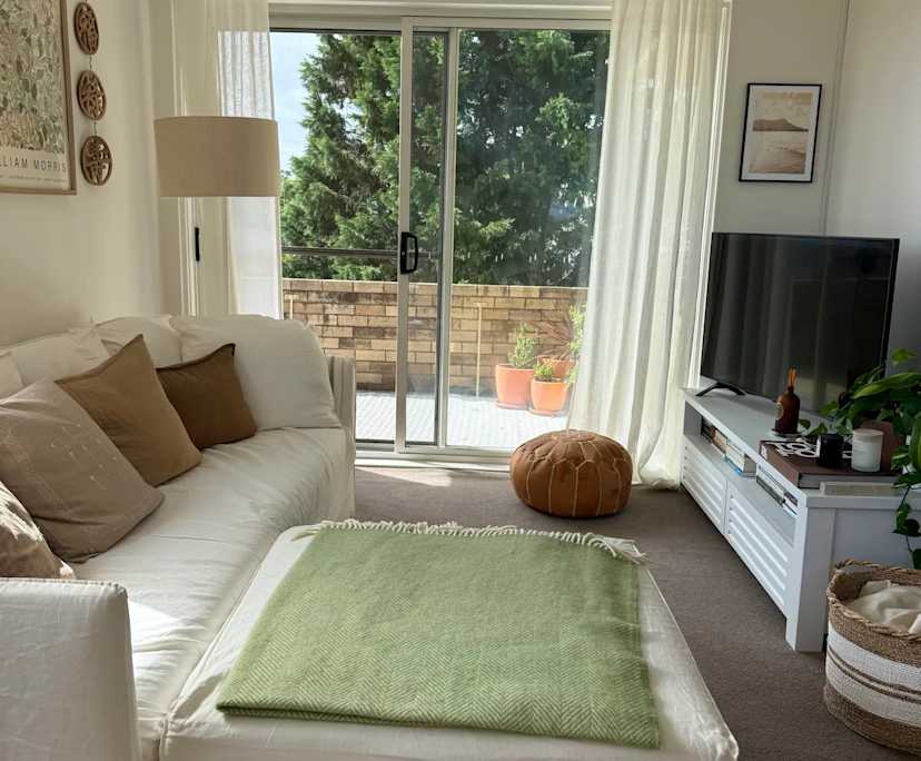 Furnished room in a flatshare