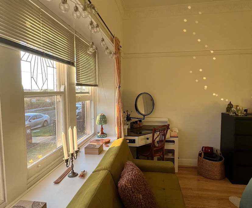 $1,300, Homestay, 2 bathrooms, Kingsgrove NSW 2208