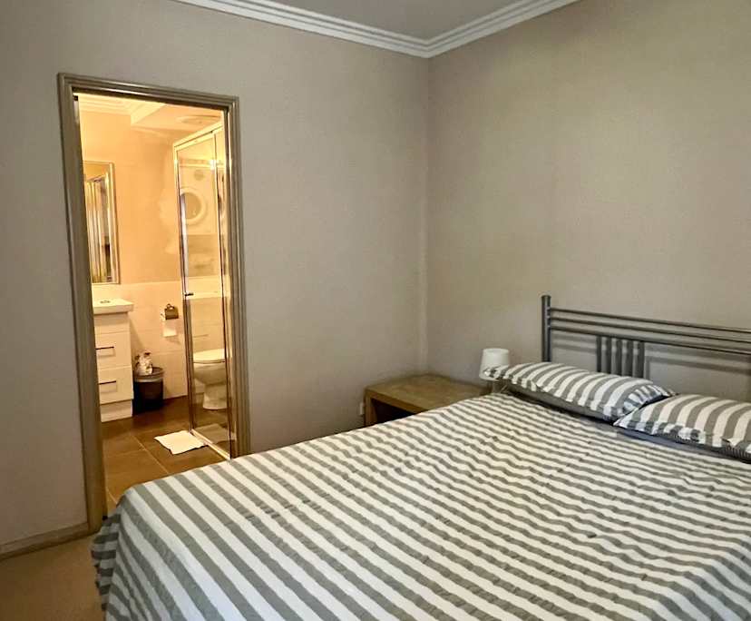 Furnished room with ensuite in a flatshare