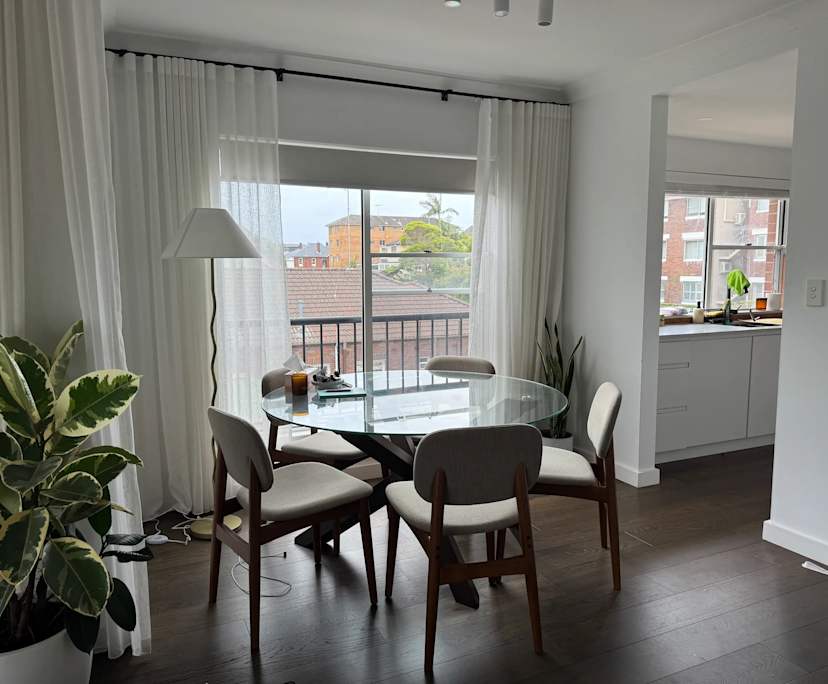 Furnished room in a flatshare