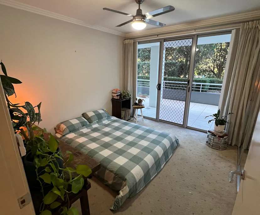 Unfurnished room in a flatshare