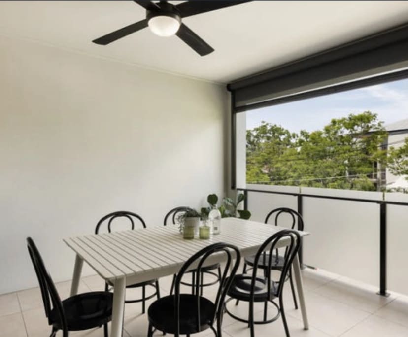 Furnished room in a flatshare