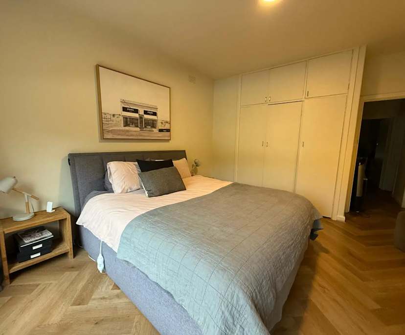 Furnished room in a flatshare