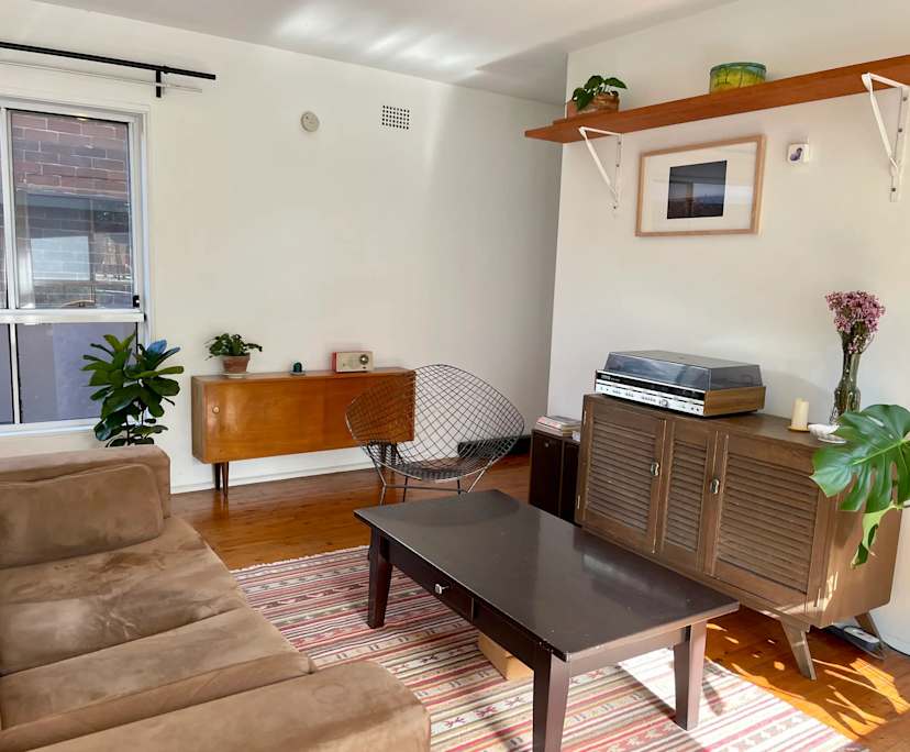 Furnished room in a flatshare