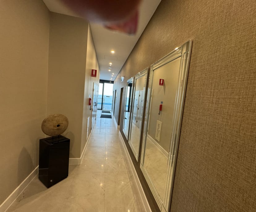 $1,250, Whole-property, 2 bathrooms, Main Beach QLD 4217