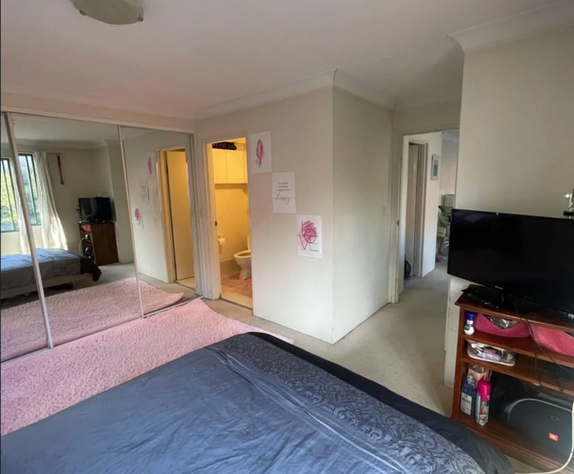 Unfurnished room with ensuite in a flatshare