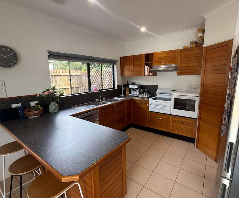$280, Share-house, 3 bathrooms, Mooroobool QLD 4870