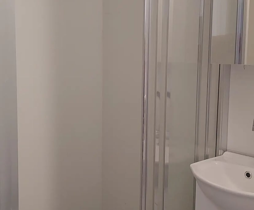 $670, Whole-property, 1 bathroom, Newtown NSW 2042