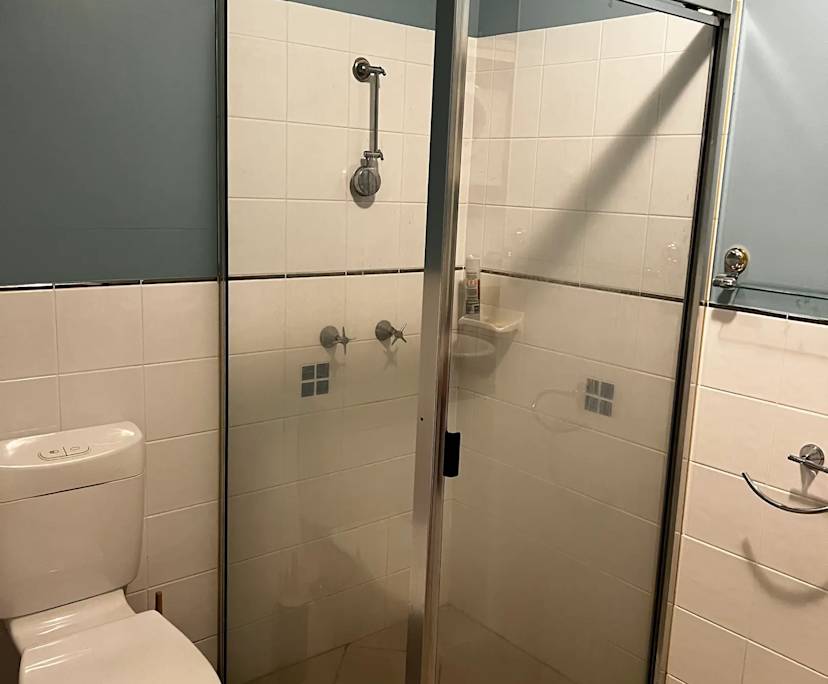 $300, Flatshare, 3 bathrooms, Cairns North QLD 4870