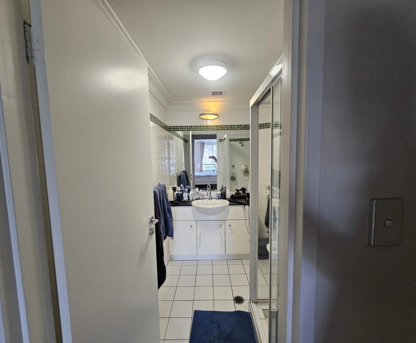Furnished room with ensuite in a flatshare
