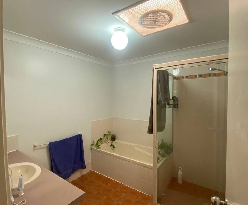 $350, Share-house, 3 bathrooms, Currumbin Waters QLD 4223