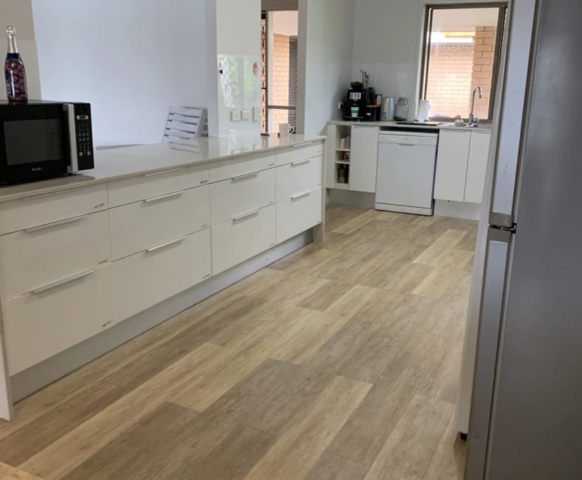 $350, Share-house, 5 bathrooms, Mermaid Waters QLD 4218